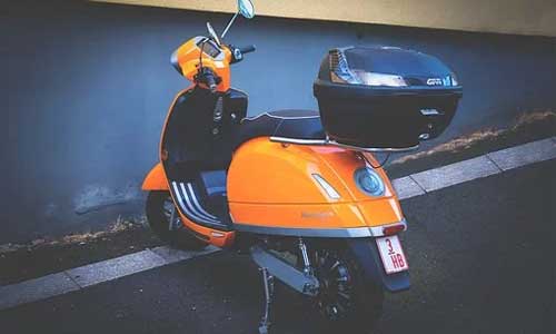 Cheat-Sheet-When-Buying-a-Motorcycle-here-in-Canada-orange-scooter
